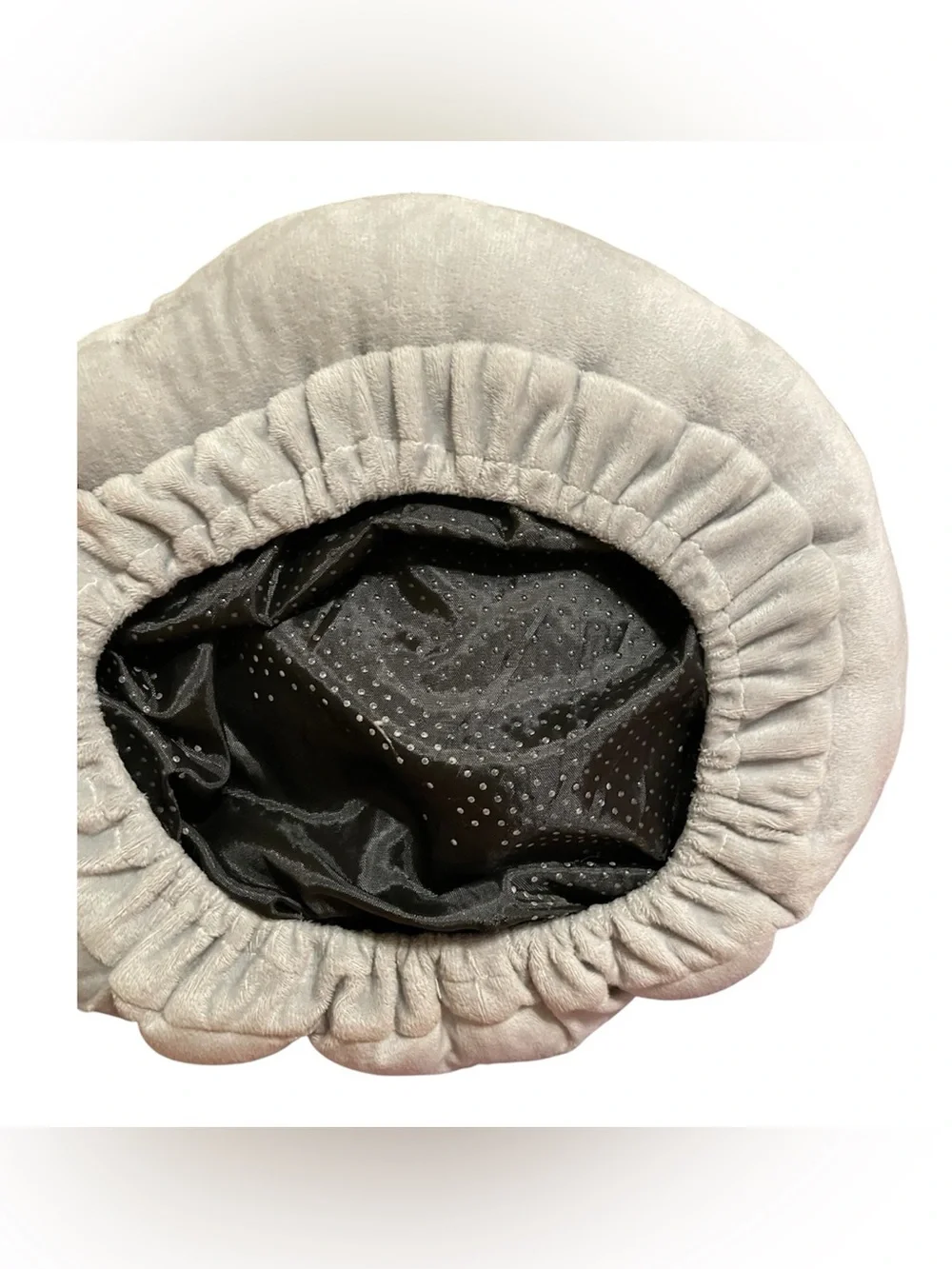 Plush Dome Cat Bed with Hanging Pom Pom & pillow insert! Brand new and quality!